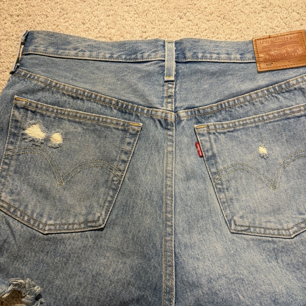 Levi's 501 Denim Shorts Button Fly Distressed Ripped Women's 30 W30 NWT New - Picture 8 of 12